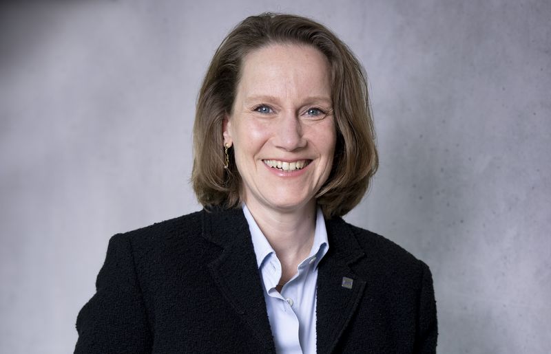 Lächelnder VdS-Kundenservice im Bildungszentrum – persönliche Ansprechpartnerin bzw. Ansprechpartner für Fortbildungsanfragen und Buchungen.