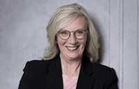 Lächelnder VdS-Kundenservice im Bildungszentrum – persönliche Ansprechpartnerin bzw. Ansprechpartner für Fortbildungsanfragen und Buchungen.