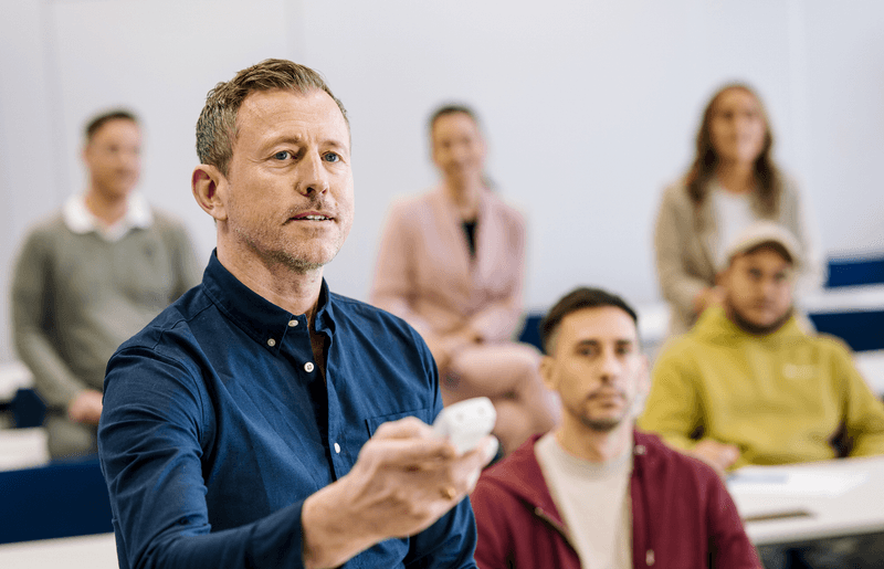 Teilnehmende der VdS-Fortbildung lernen Ursachen und Prävention von Leitungswasserschäden kennen – Fokus auf Schadenverhütung, Installation und Betreiberverantwortung in der Wohngebäudeversicherung.